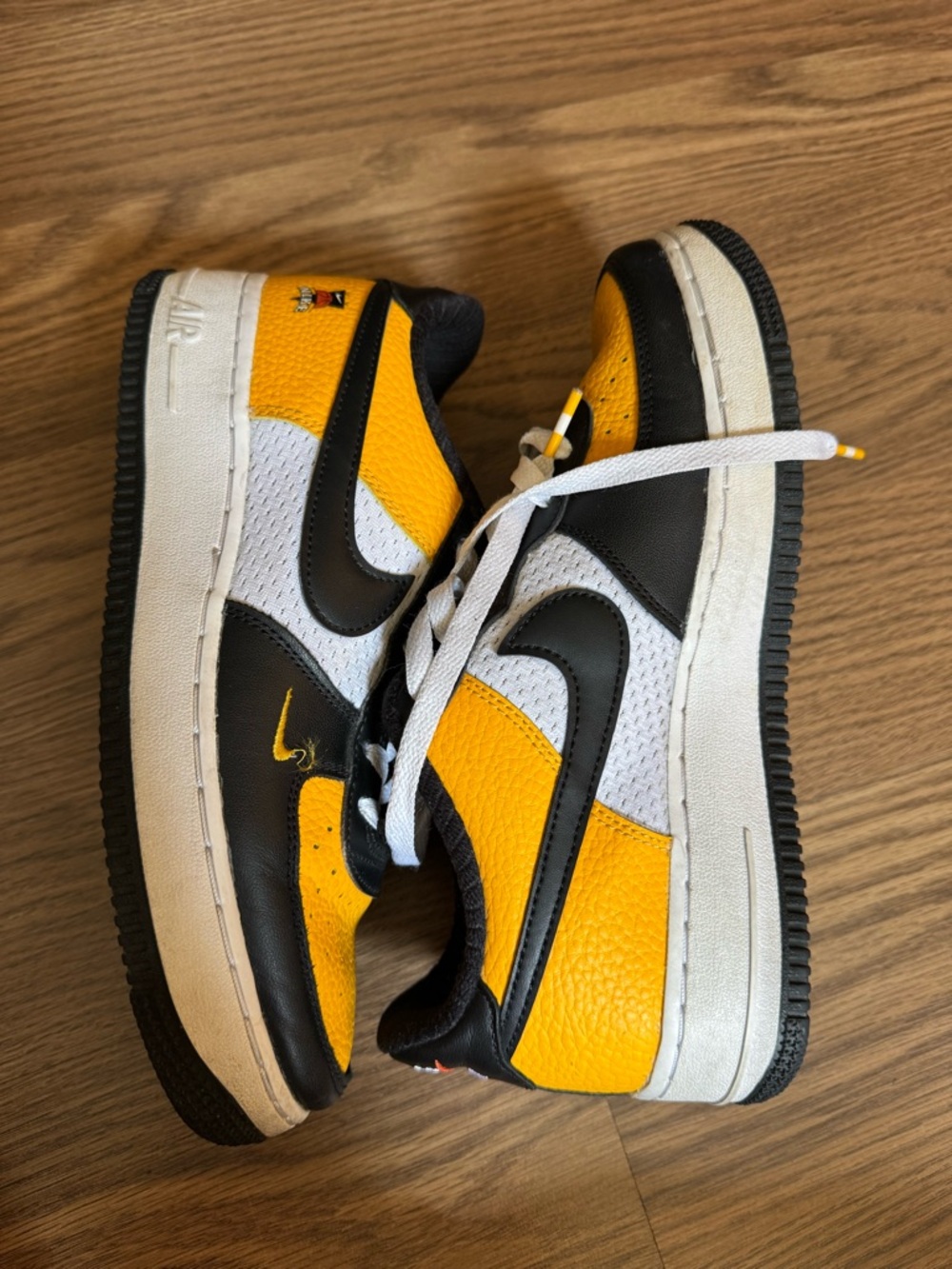 Nike Low-Top Sneakers in Yellow, Black & White - Picture 2 of 16
